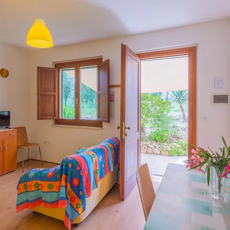 Holiday home Locazione Turistica Il Casale Del Gigante-1 *